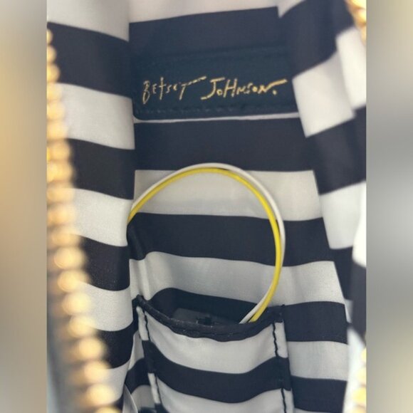 🆕 BETSEY JOHNSON 🧿 NWT Betsey in Paris Light Up Eiffel Tower Crossbody - Picture 10 of 16